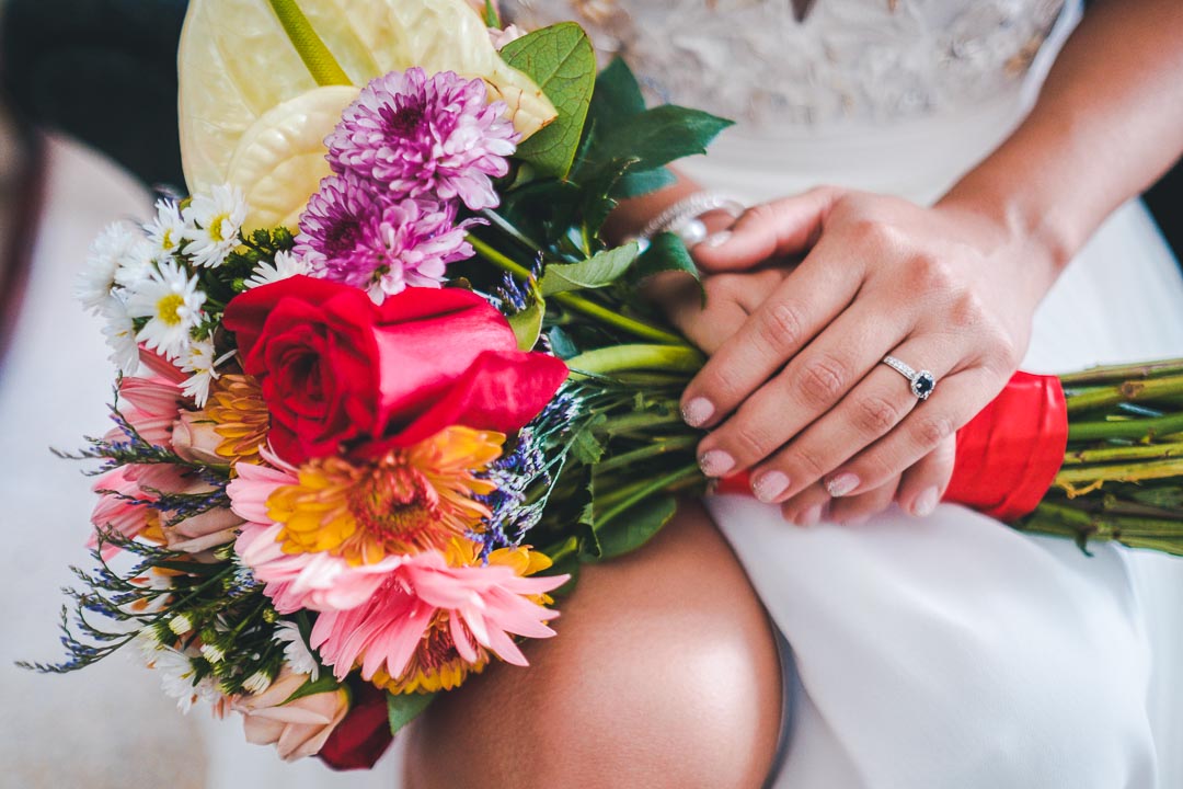 Bouquet de novia con flores tropicales en la boda en el Club Habana