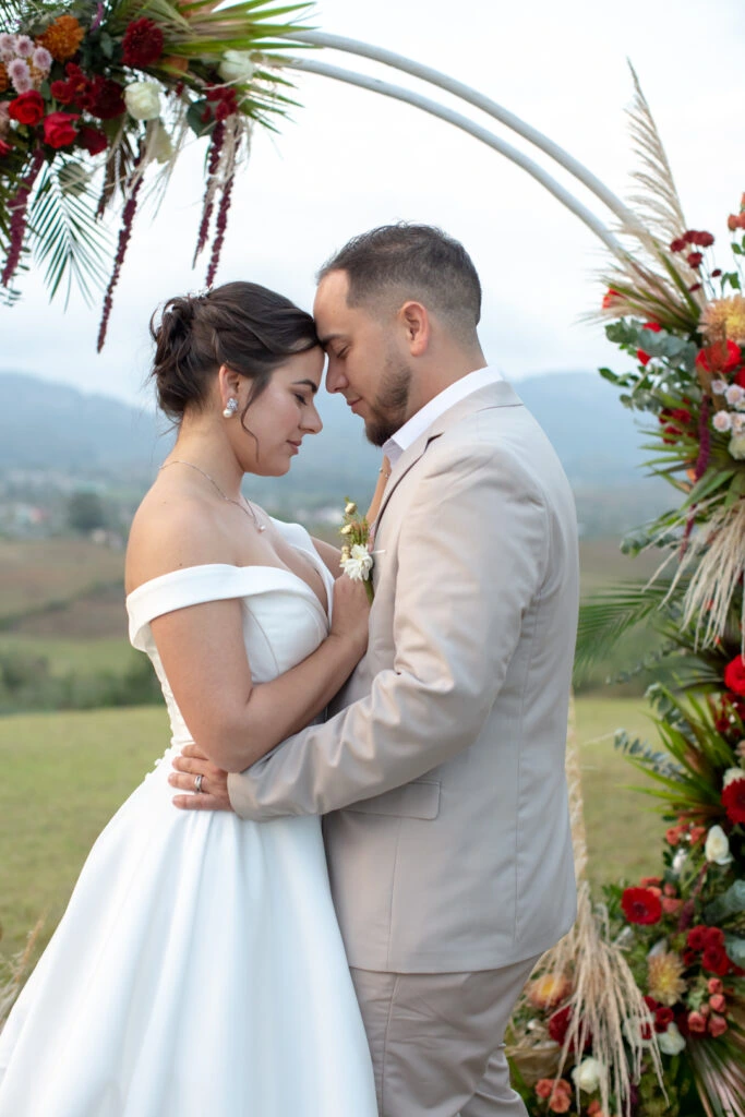 Somos especialistas en bodas en La Habana y Varadero, pero organizar esta boda en Viñales fue un reto hermoso.