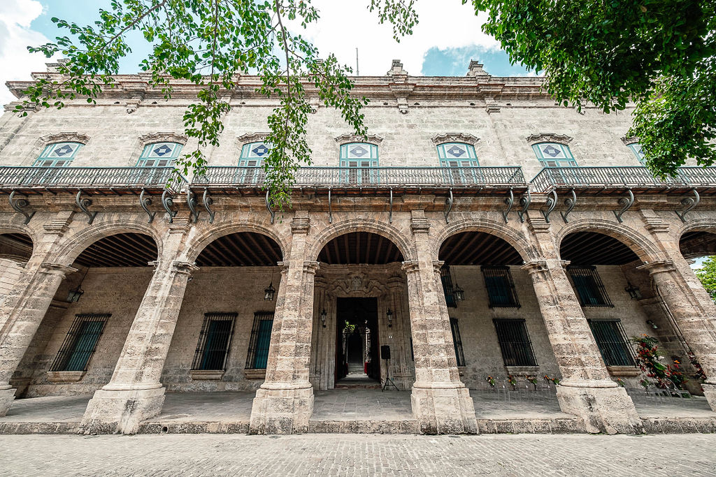 Vista frontal del Palacio del Segundo Cabo, sede de esta boda destino cubana