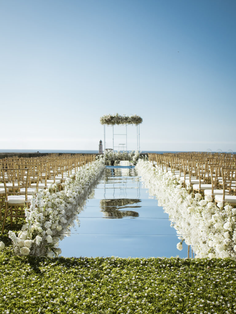 Luxury wedding setup at La Cabaña with views of Havana, a real example of how much this wedding costs.