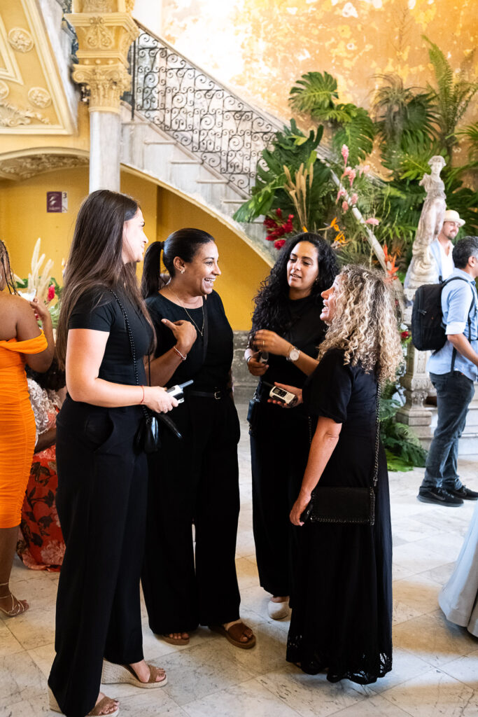 Coordination team fine-tuning details during a wedding at La Guarida..