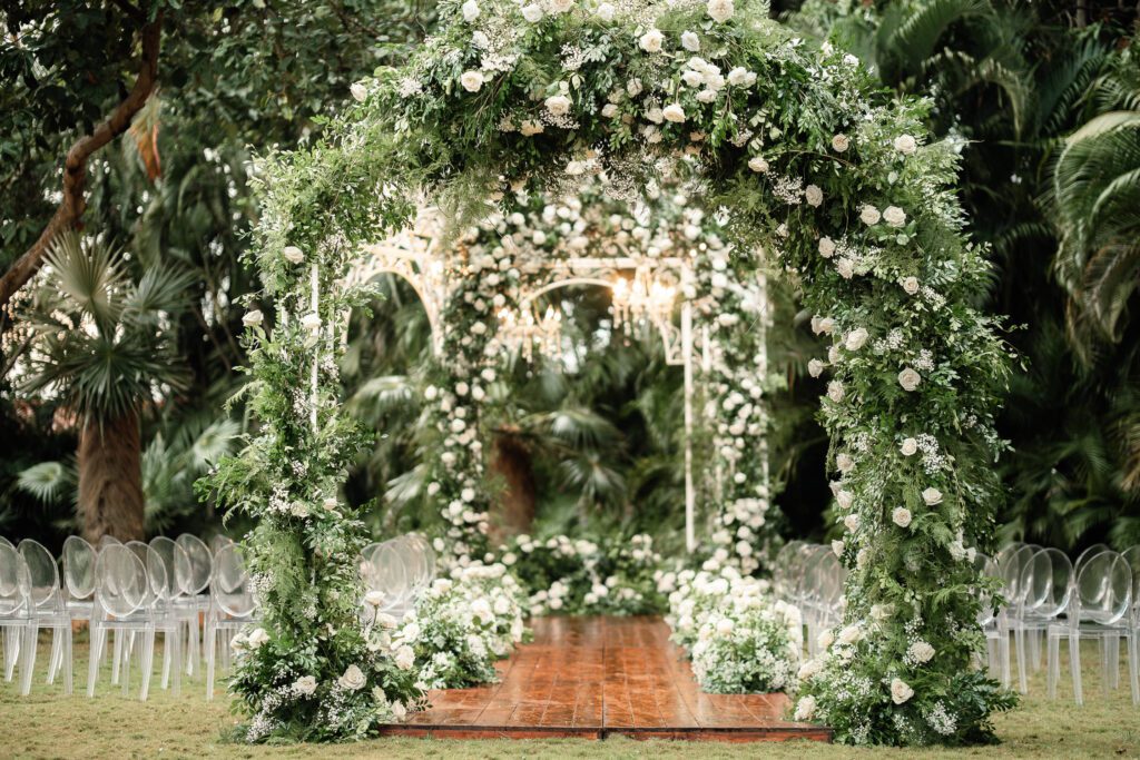 Floral arch and decorated dome for a wedding ceremony in Cuba under the most beautiful dome