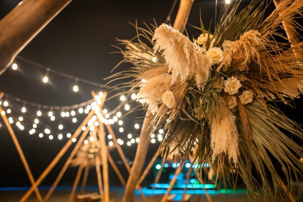 evento-empresarial-en-varadero-detalle-floral-iluminacion