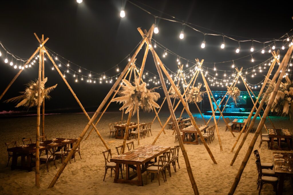 montaje-cena-playa-varadero-iluminacion-guirnaldas