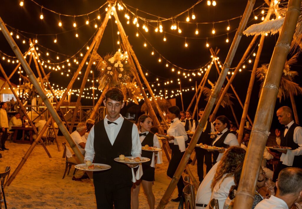 evento-empresarial-en-varadero-servicio-cena-playa