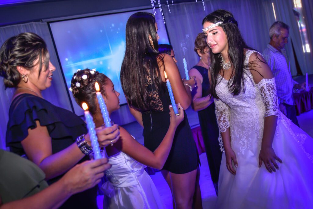 ceremonia tradicional de las velas durante fiesta de quince años en el Meliá Cohíba