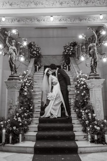 bride-and-groom-kissing-wedding-havana-cuba